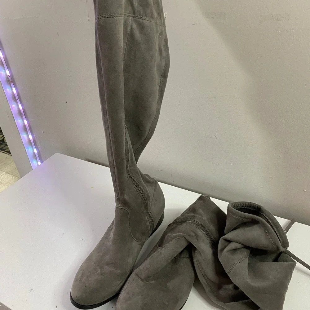Womens 9.5 Tall Grey Faux Suede Boots Over the knee Flat Tie Back Missing string